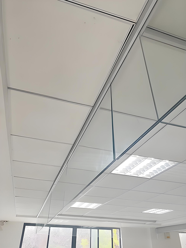 城东玻璃城东挡烟垂壁