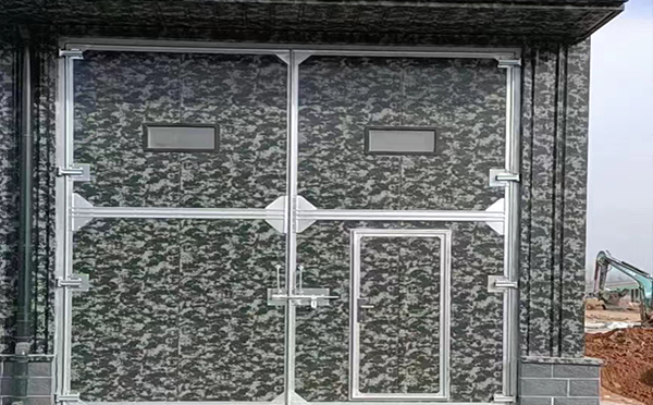 城东工业平开门