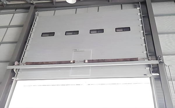 城东工业滑升门