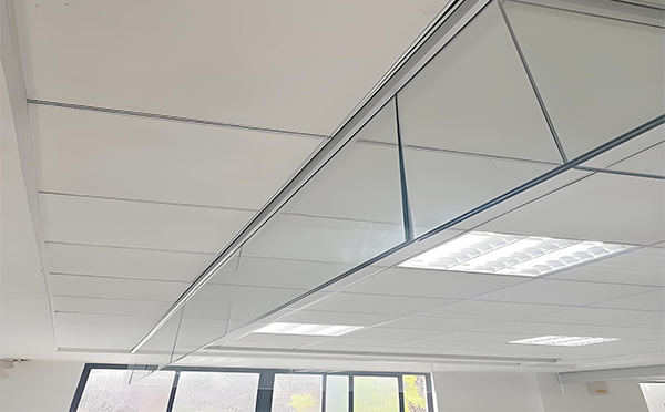 城东玻璃挡烟垂壁