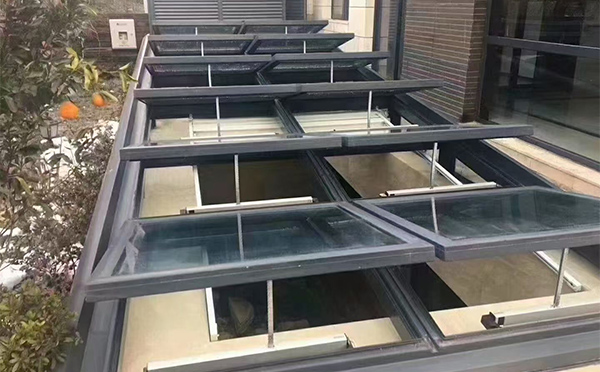 某轨道交通车辆维修车间城东排烟窗应用