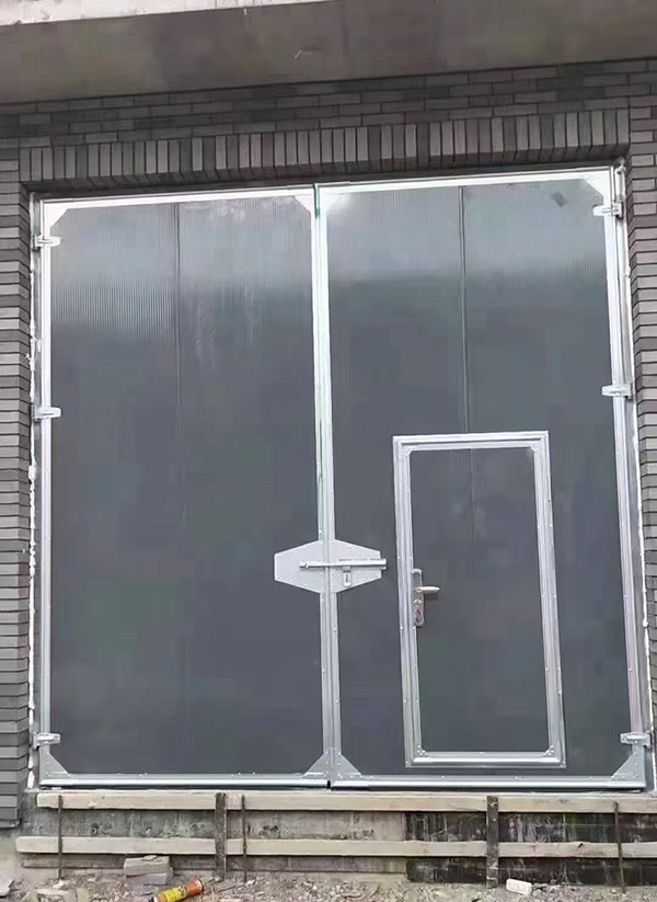 城东工业平开门在大型设备制造车间的应用实例